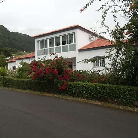 Tropical Fruit Garden בית הארחה
